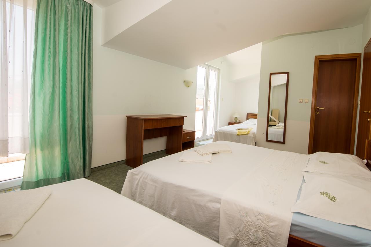 Bed And Breakfast Helena Kaštela Esterno foto